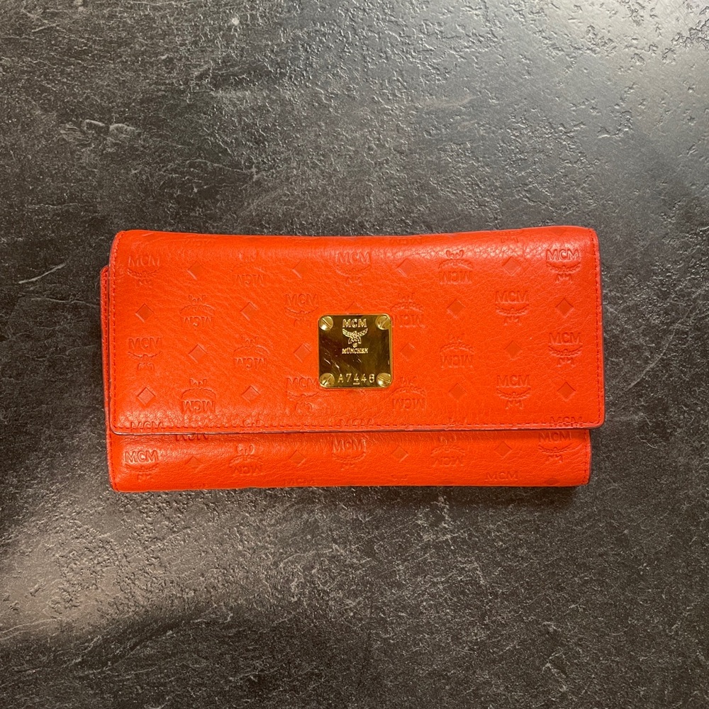 MCM oran Logo Embossed Continental Wallet